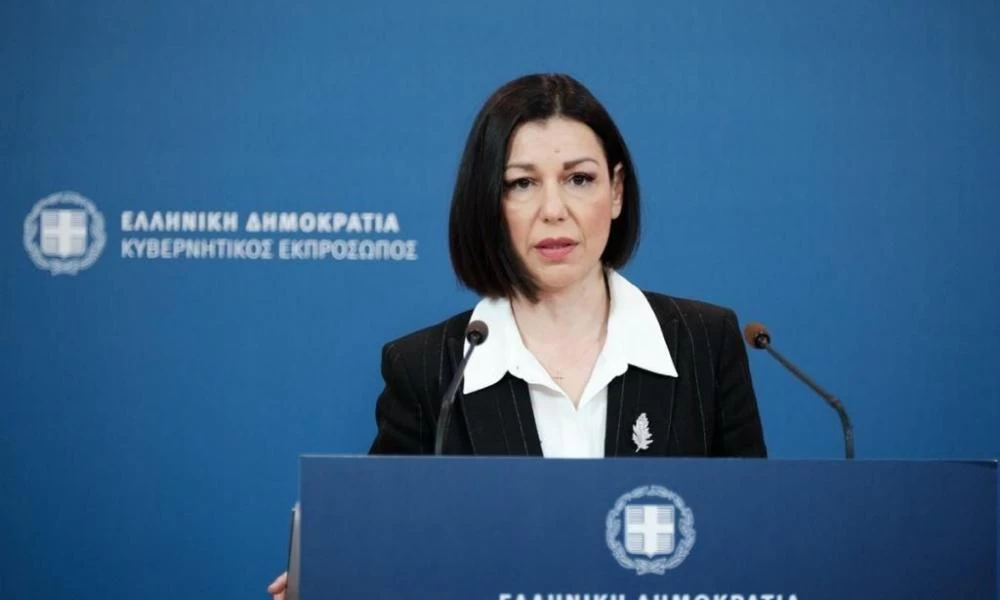 Κυβέρνηση: Μετακινήσεις μόνο με τα πόδια -Τέλος η βόλτα με το αυτοκίνητο